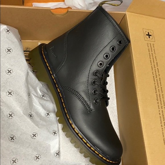 🔥DR MARTENS AWLEY BOOTS NWT - Picture 7 of 9